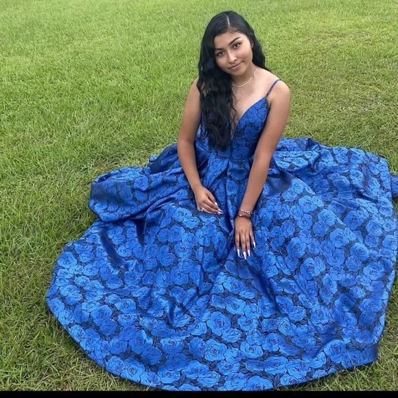 Prom dress! - Picture 3 of 3